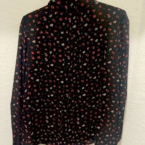 🌸 Chic Black Floral Blouse✨Effortlessly Elegant – M